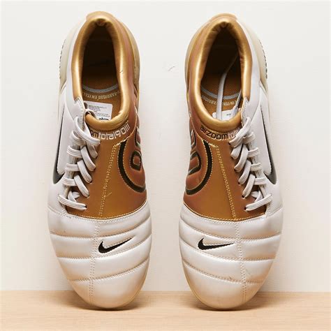 nike total 90s boots.